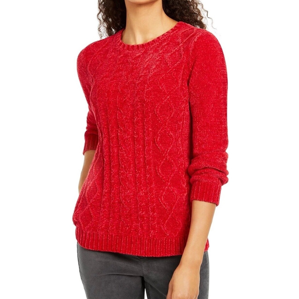 Beautiful Old Navy cable-knit sweater in a rich warm red. Classic crew neckline